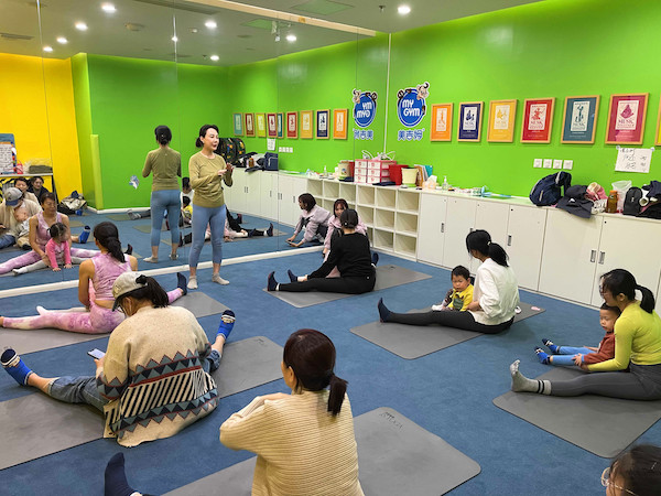 美吉姆威海時光城中心：親子瑜伽